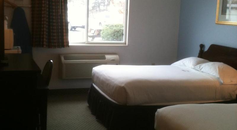Super 8 By Wyndham Washington Hotel Exterior photo